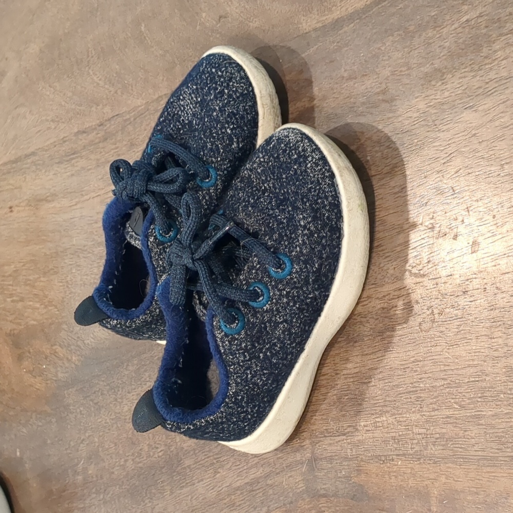 Allbirds- smallbirds size 6